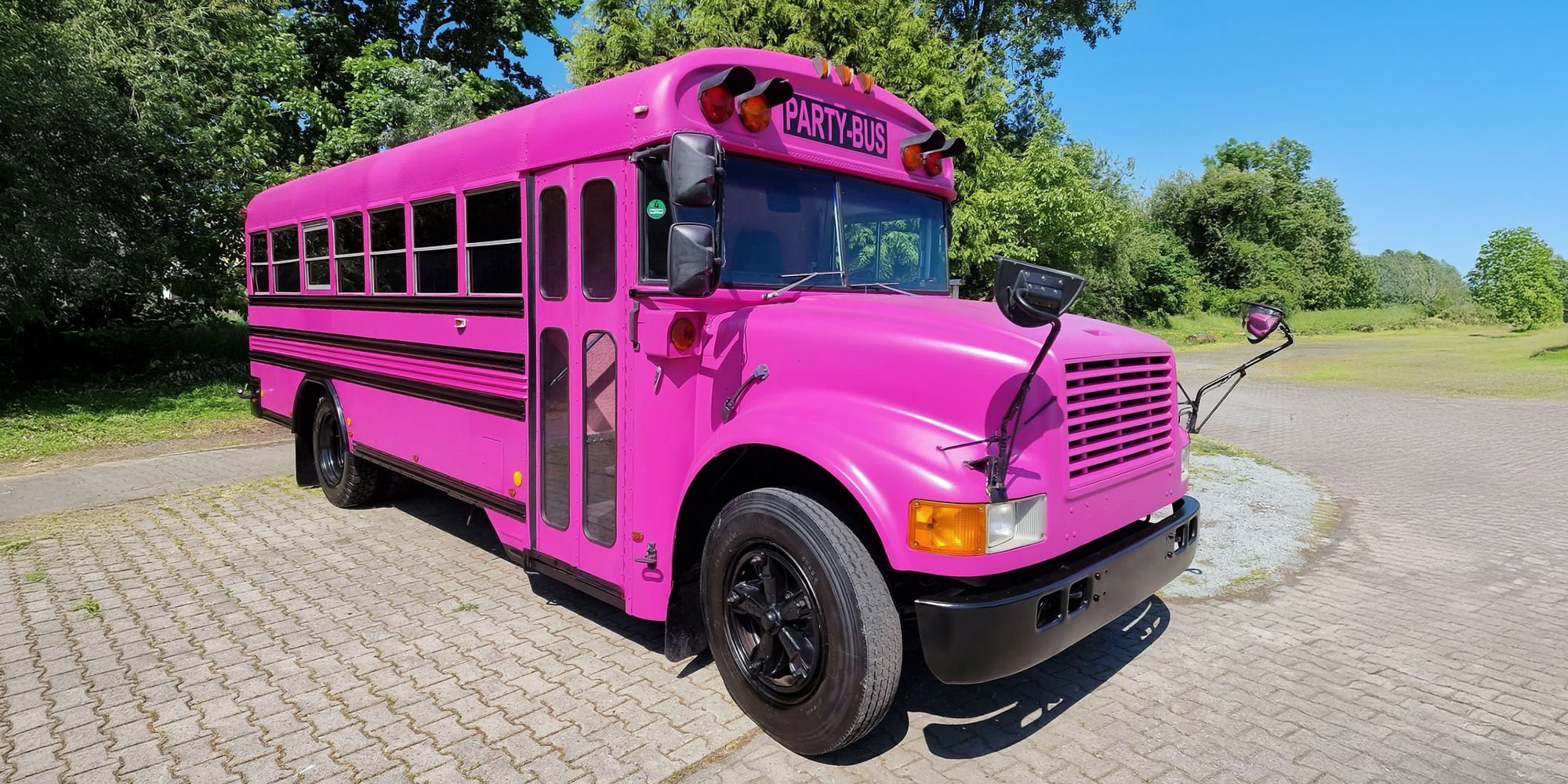 Pinker Partybus für den JGA in Köln / Pink party bus for the hen party in Cologne